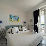 Relais Bijoux Bed & Breakfast 4*