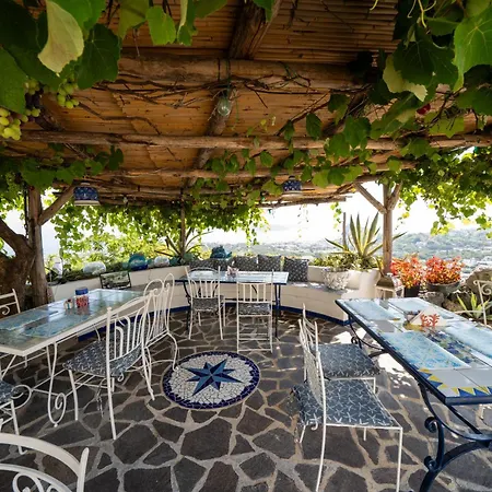 Relais Bijoux Bed & Breakfast 3*