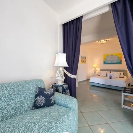 伊斯基亚瑞莱斯比约克斯住宿加早餐旅馆 住宿加早餐酒店 伊斯基亚