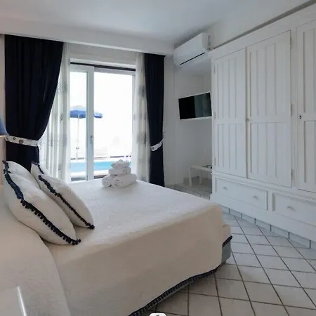 伊斯基亚瑞莱斯比约克斯住宿加早餐旅馆 住宿加早餐酒店 4*