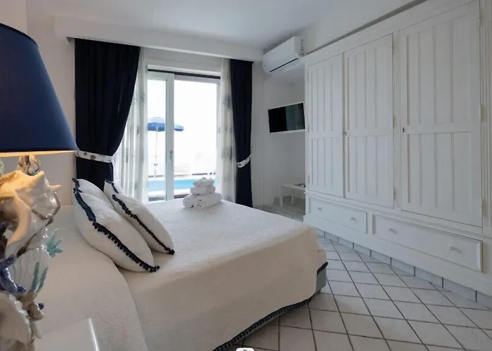 Relais Bijoux Bed & Breakfast 4*